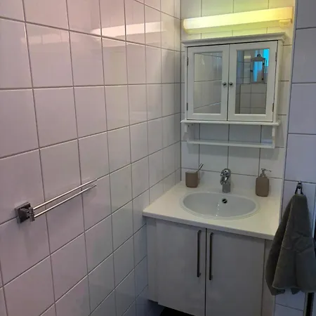 Tasta Townhouse Near Ons With Parking & Workspace Apartment