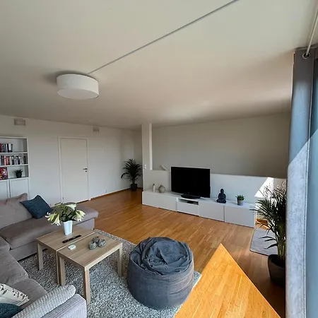 Tasta Townhouse Near Ons With Parking & Workspace