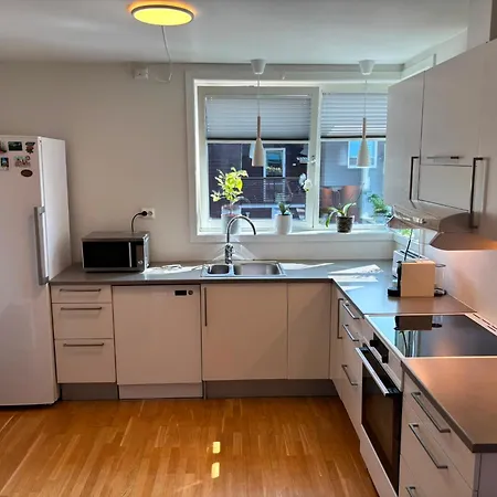 Apartment Tasta Townhouse Near Ons With Parking & Workspace *