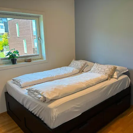 Tasta Townhouse Near Ons With Parking & Workspace